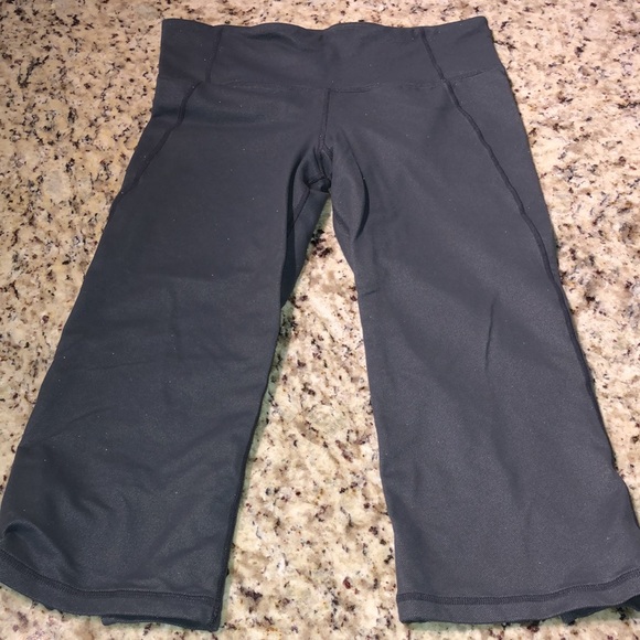 Lululemon cropped leggings - Picture 2 of 5